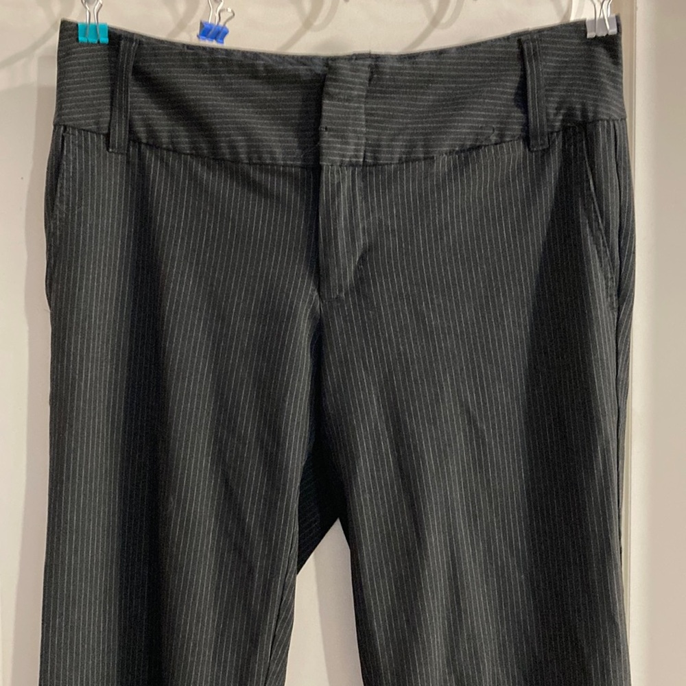 🤑🤑🤑🤑3 for 20$🤑🤑🤑🤑 Old navy pinstripe pants with hook and zipper closure